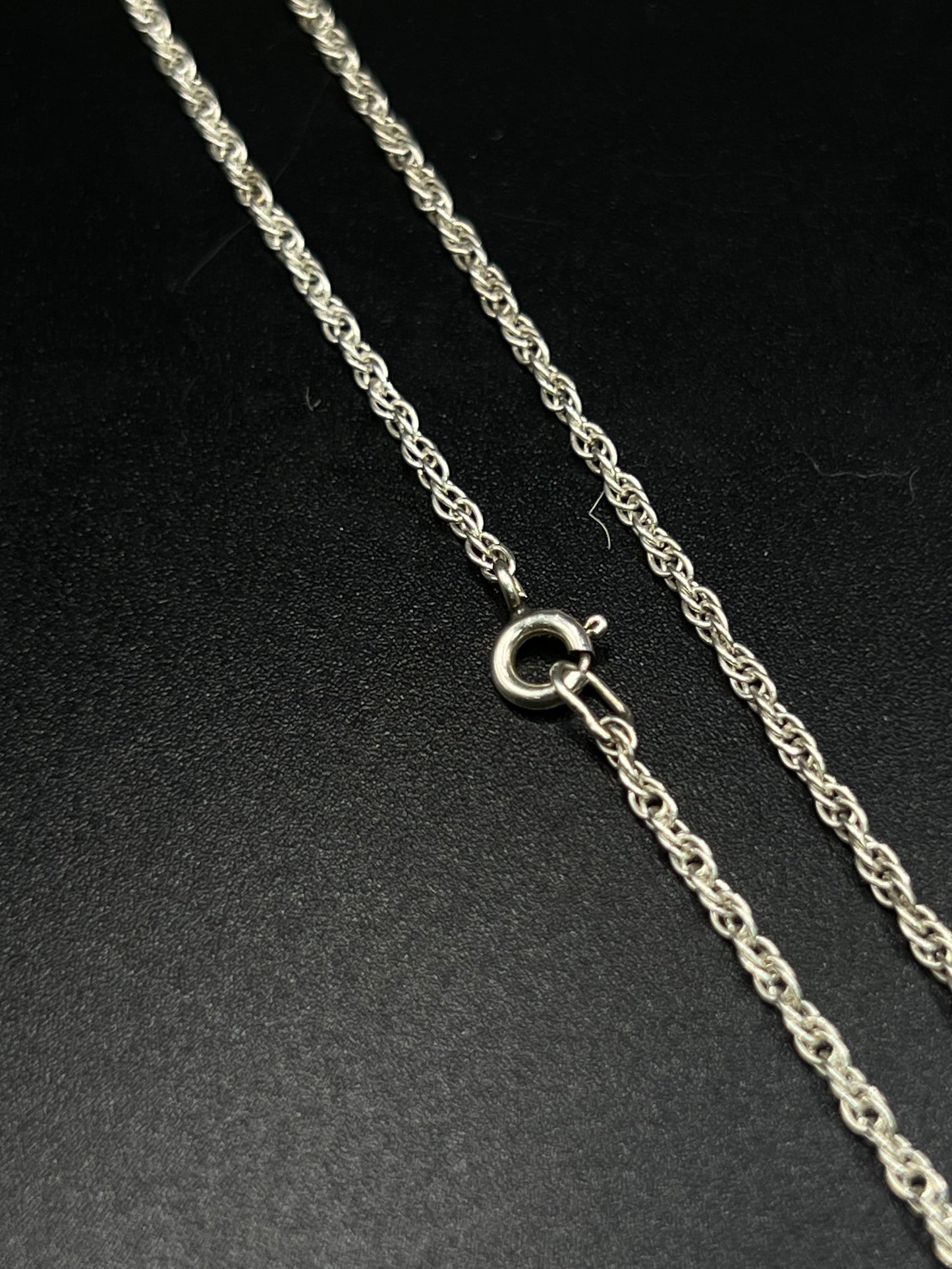 Pre-loved 925 Silver Cross Pendant and Loose Rope Necklace